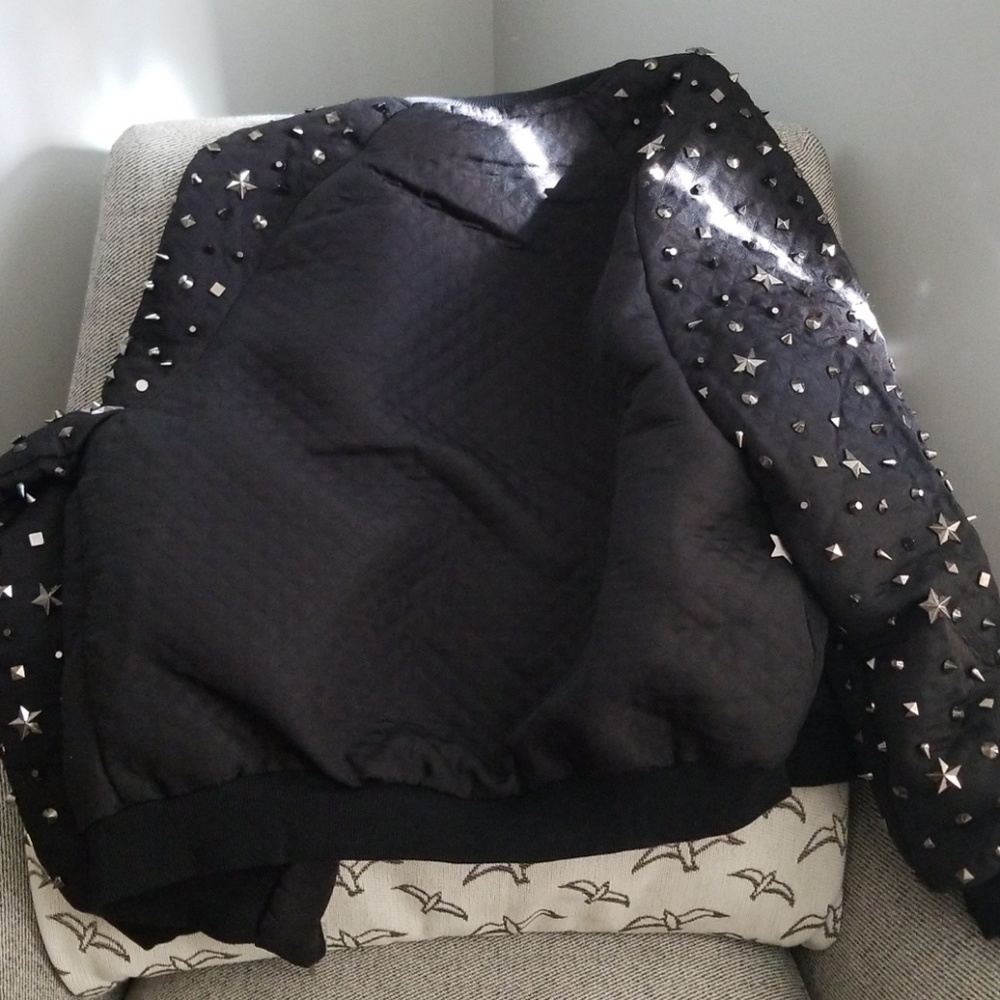 Studded short set! - Picture 5 of 8
